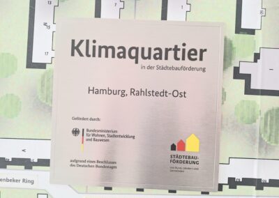Zwischen Bienenstöcken, Gartenpflanzen und Wildblumen: Rahlstedt-Ost wird Klimaquartier