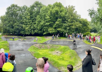Neuer Treffpunkt mit Action und Austausch: Skate- und Pumptrack am Tegelsbarg eröffnet